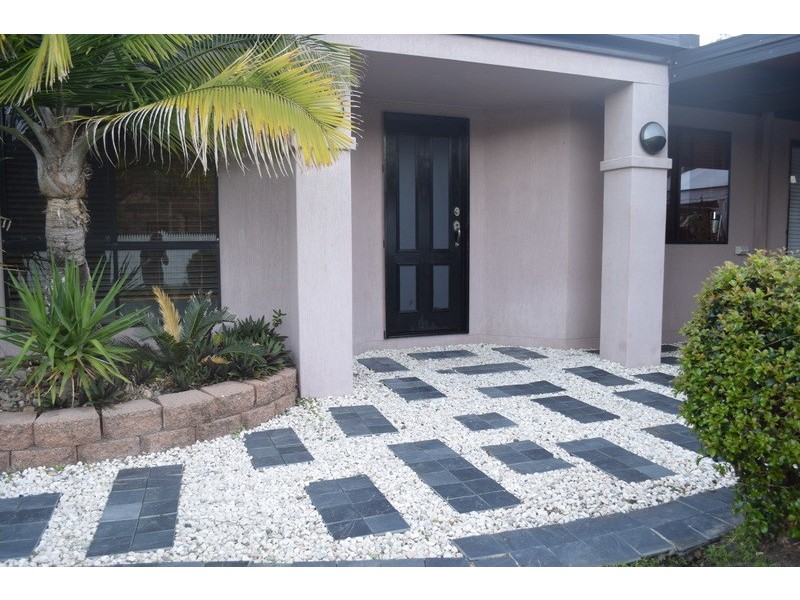 13 Bream Court, Sandstone Point QLD 4511