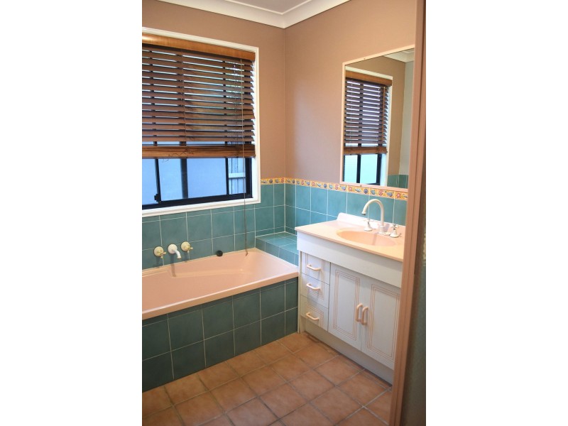 13 Bream Court, Sandstone Point QLD 4511