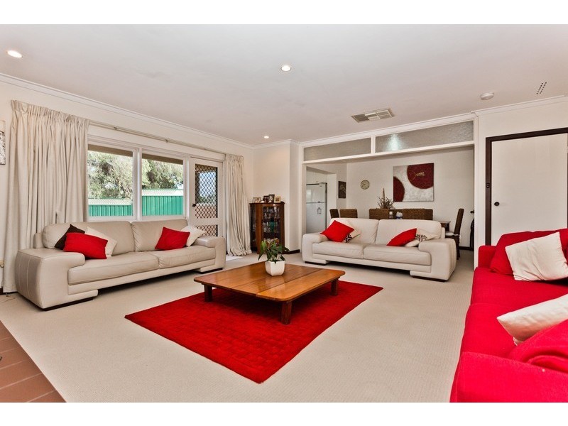 8 Oleander Way, Kallaroo WA 6025