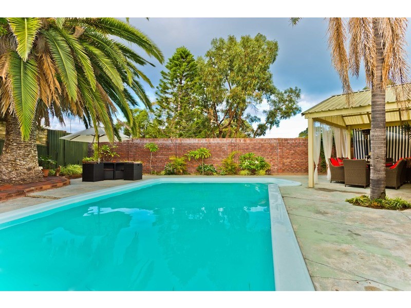 8 Oleander Way, Kallaroo WA 6025