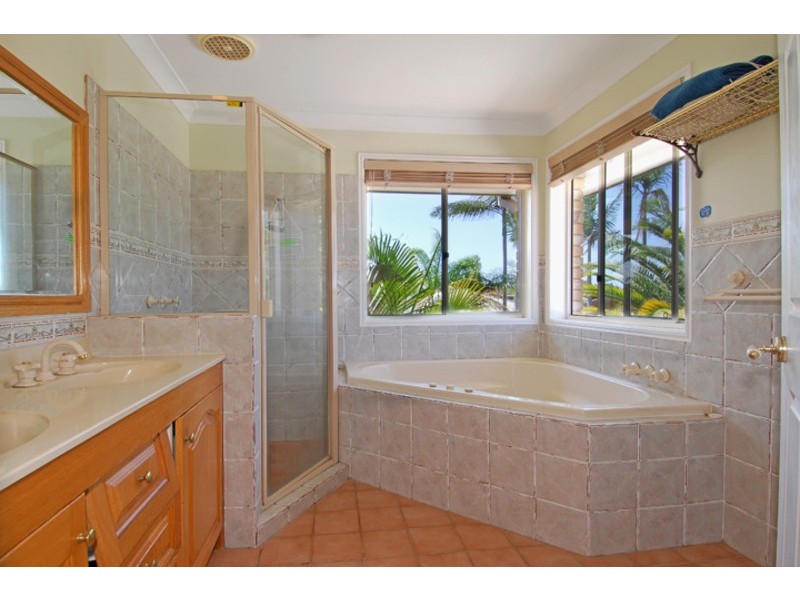 3 Cedros Place, Clear Island Waters QLD 4226