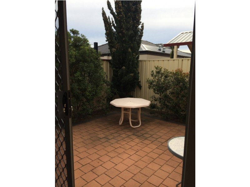 6/32 Gemini Way, Madeley WA 6065