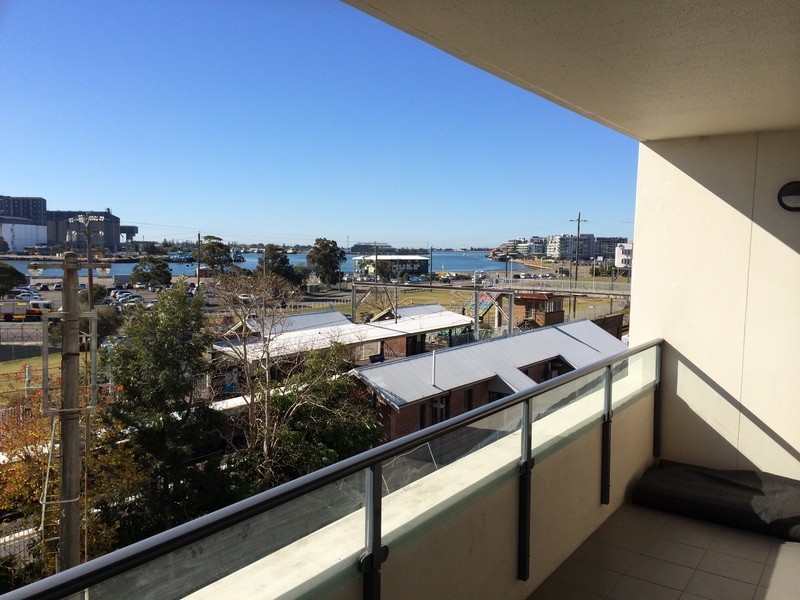 2302/25 Beresford Street, Newcastle West NSW 2302