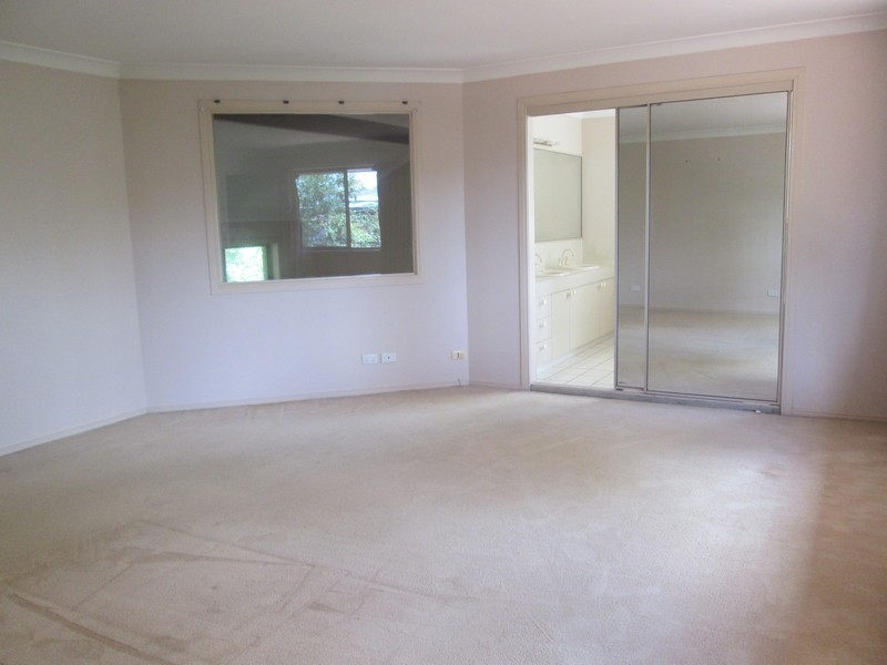 60 Mt Ommaney Dr, Jindalee QLD 4074