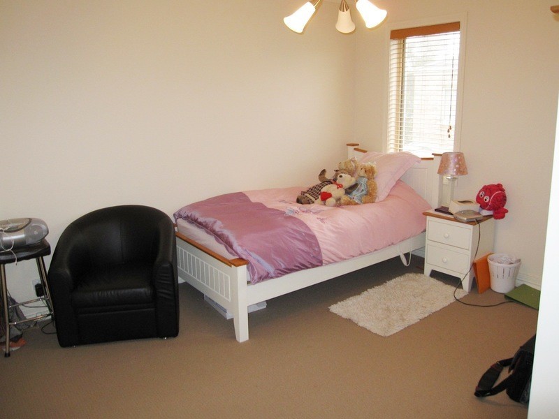 2/13 Calvin Crescent, Doncaster East VIC 3109