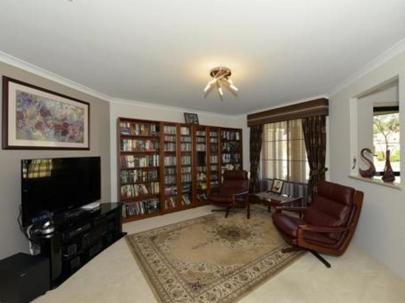 16 Edgebaston Drive, Madeley WA 6065