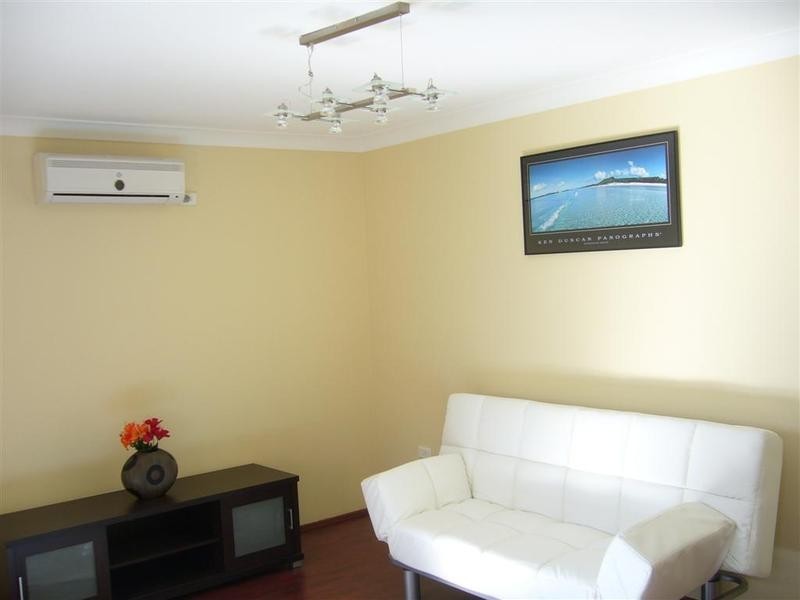 28 Vauxhall Pl, Ingleburn NSW 2565