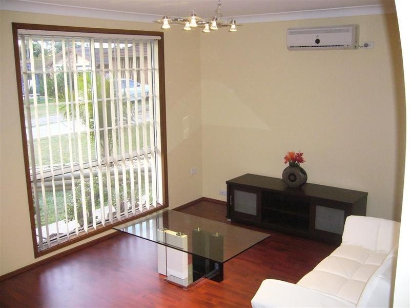 28 Vauxhall Pl, Ingleburn NSW 2565