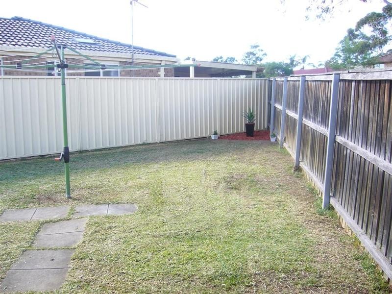 28 Vauxhall Pl, Ingleburn NSW 2565