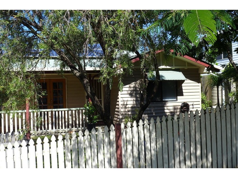 4 Market Street, Newmarket QLD 4051