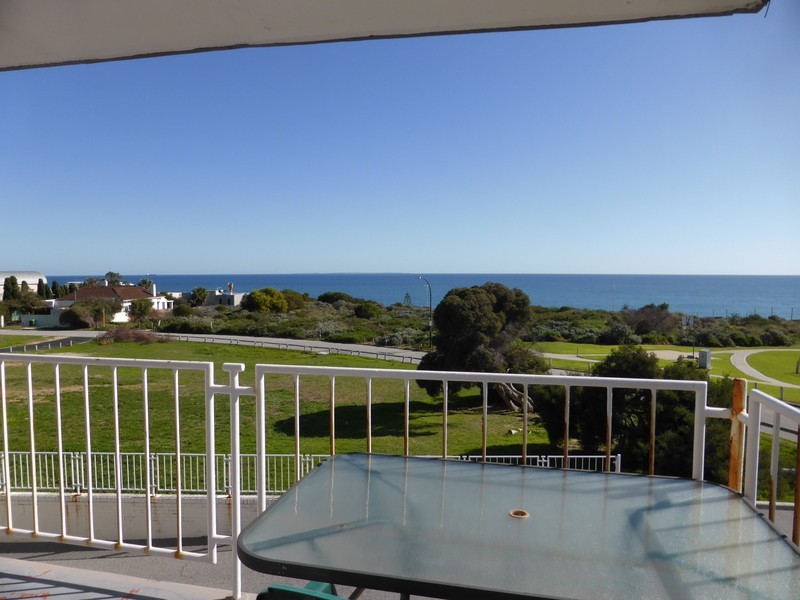 2/1 Hawkstone Street, Cottesloe WA 6011