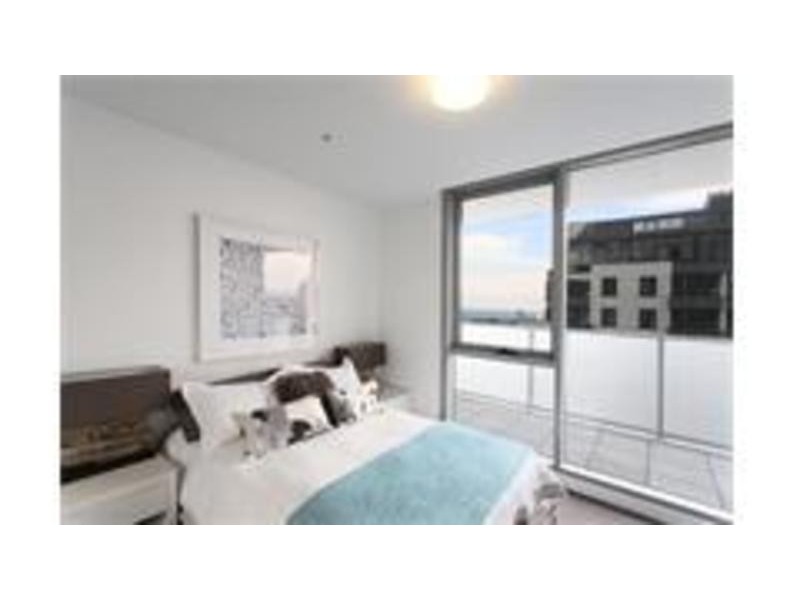 913/101 Bay Street, Port Melbourne VIC 3207
