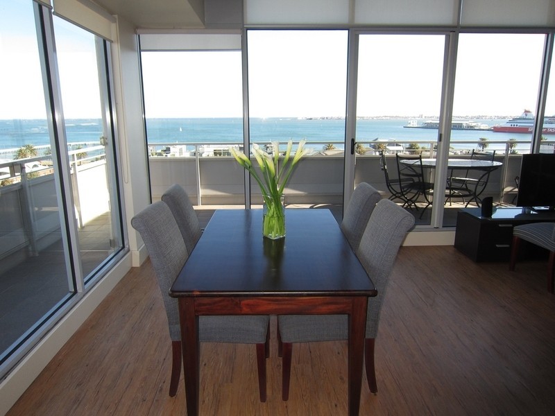 804C/142 Rouse Street, Port Melbourne VIC 3207