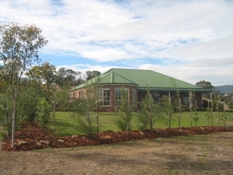 8 Tianari Drive, Honeywood TAS 7017