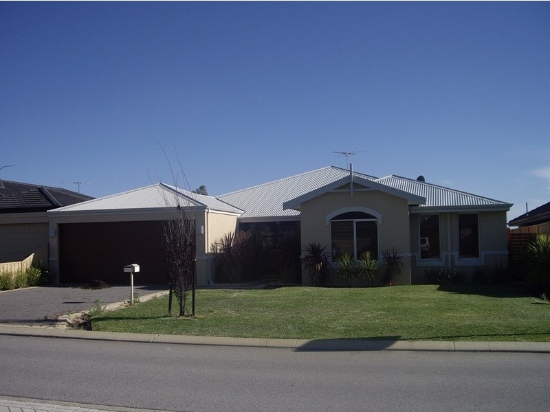 5 Tongaroo Blvd, Success WA 6164