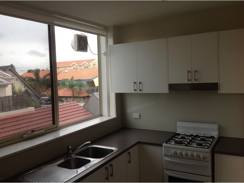 3/82 Dickens Street, Elwood VIC 3184