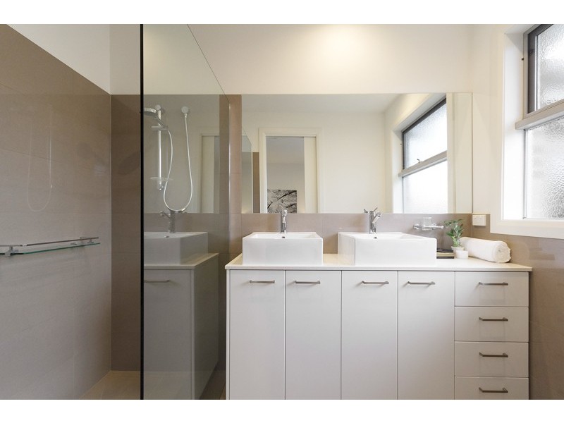 11 Paul Street, Cheltenham VIC 3192