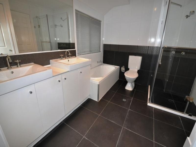 34 Paddington Drive, Carrara QLD 4211