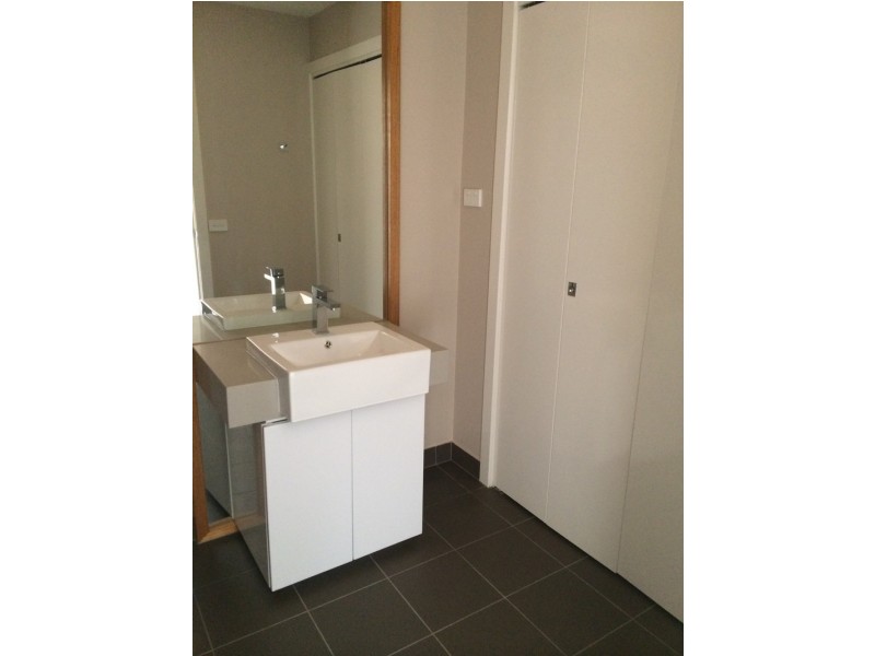 20 Central Park Walk, Cheltenham VIC 3192