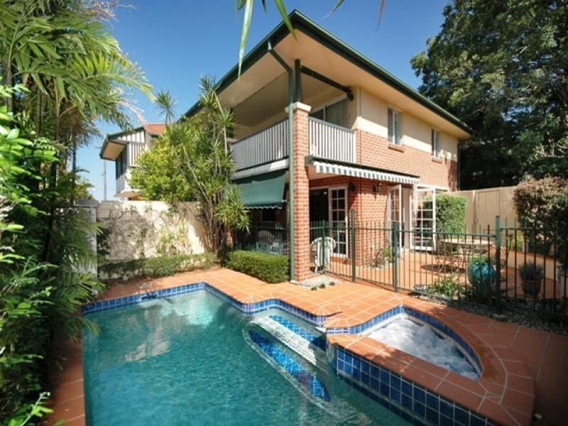 2/106 Racecourse Road, Ascot QLD 4007