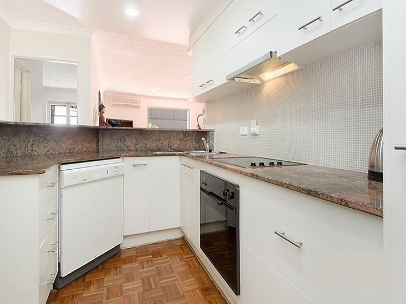 2/106 Racecourse Road, Ascot QLD 4007