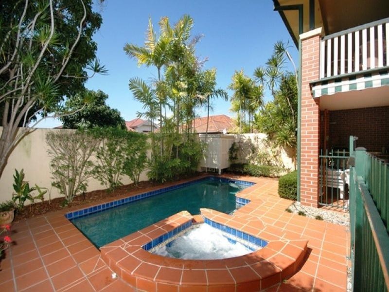 2/106 Racecourse Road, Ascot QLD 4007