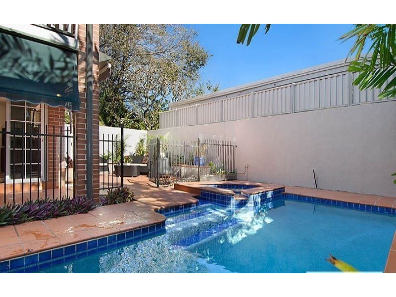 2/106 Racecourse Road, Ascot QLD 4007