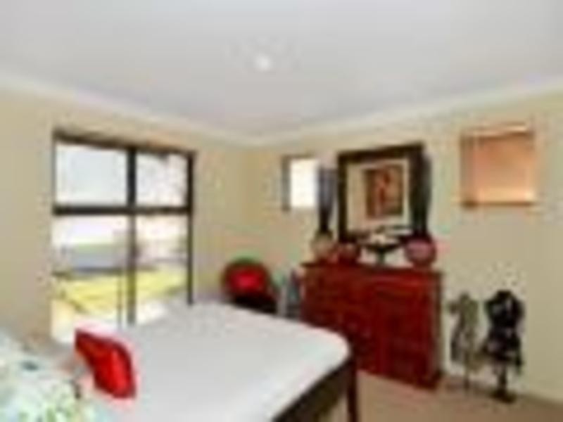 8 Sanddune Way, Wannanup WA 6210