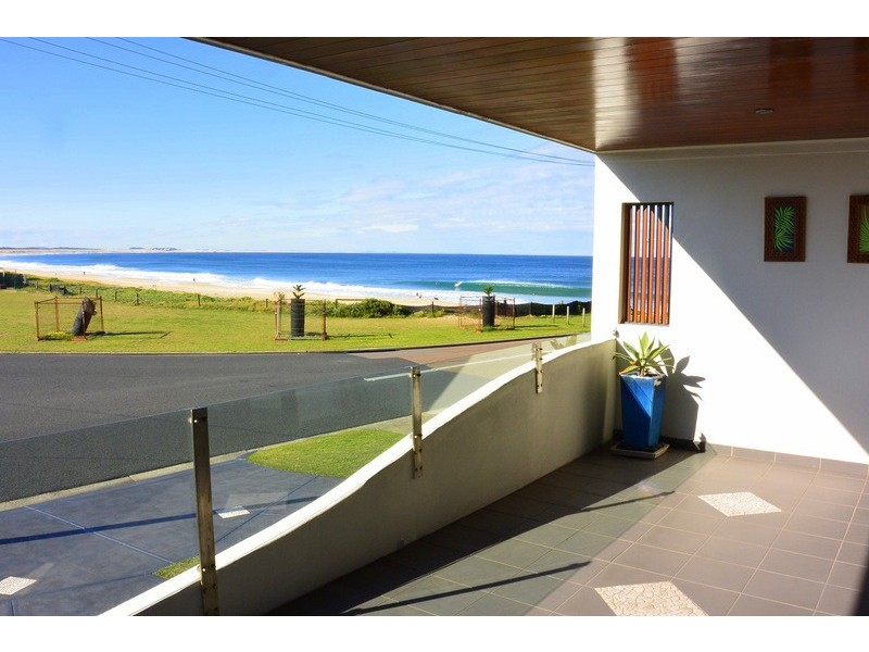 1/23 Stone Street, Stockton NSW 2295