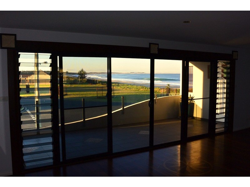 1/23 Stone Street, Stockton NSW 2295