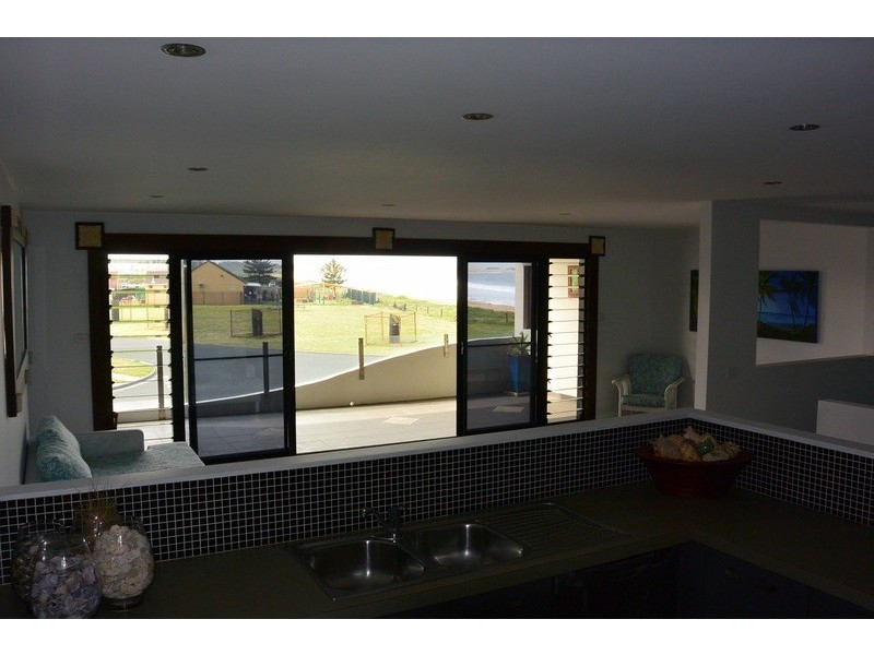 1/23 Stone Street, Stockton NSW 2295