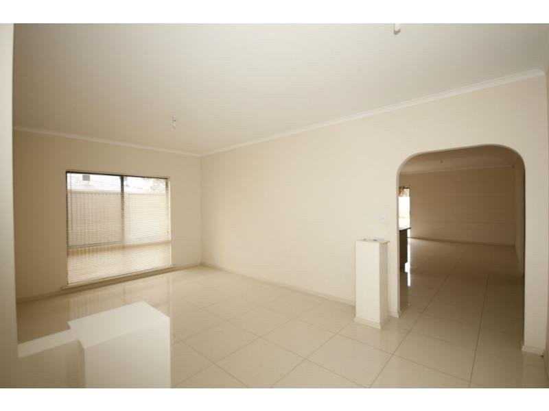 26 Londonderry Cres, Mansfield Park SA 5012