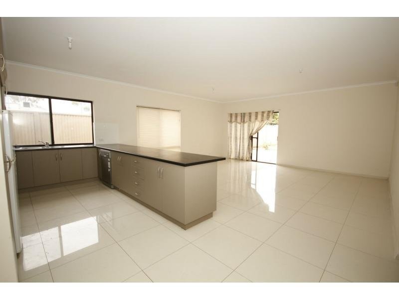26 Londonderry Cres, Mansfield Park SA 5012