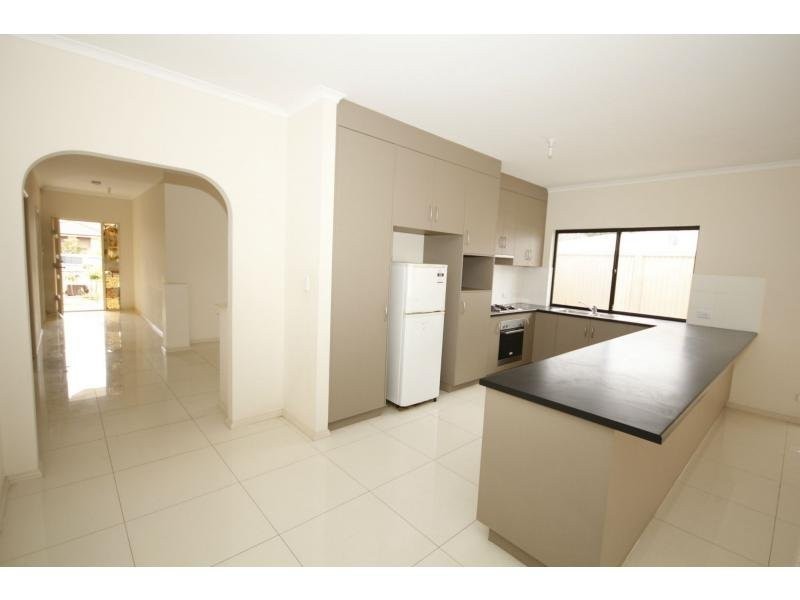 26 Londonderry Cres, Mansfield Park SA 5012