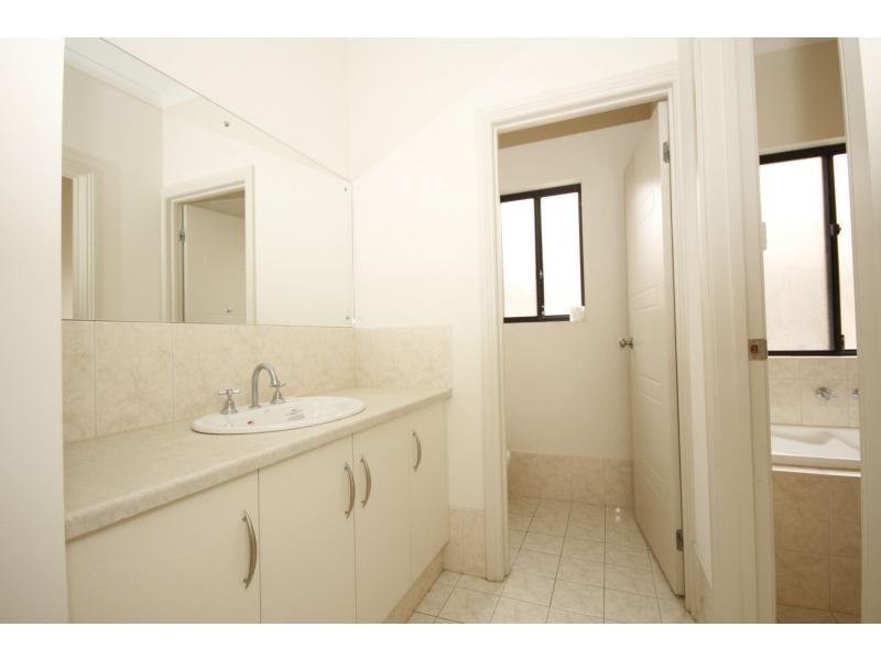 26 Londonderry Cres, Mansfield Park SA 5012