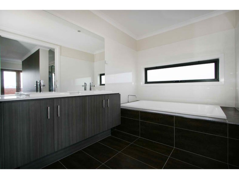 118 Ridgemont Drive, Berwick VIC 3806