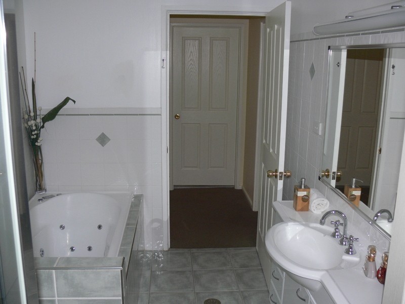 2 Grandis Place, Bateau Bay NSW 2261