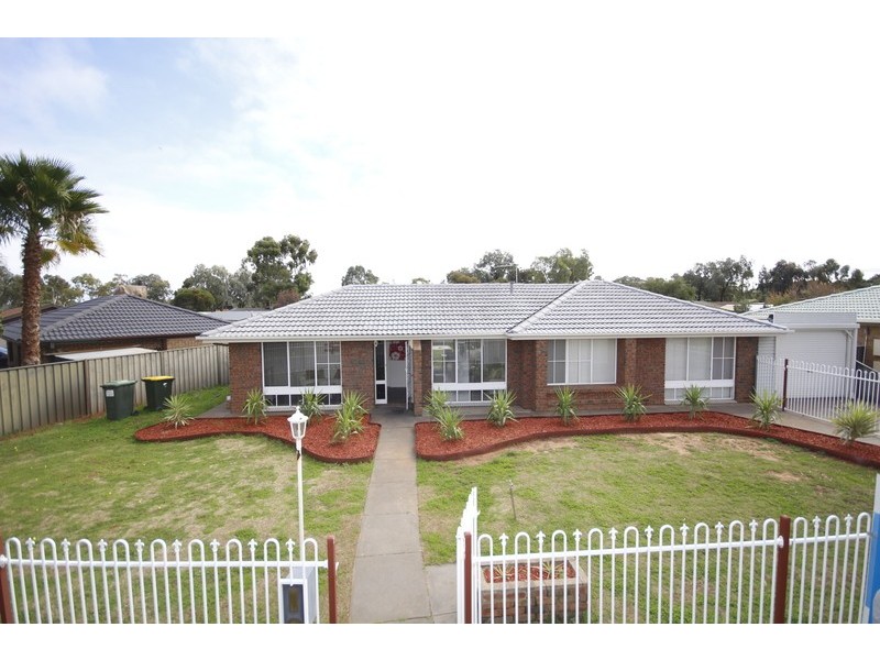 15 Mordaunt St, Parafield Gardens SA 5107