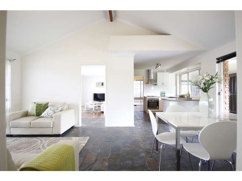 15 Mordaunt St, Parafield Gardens SA 5107