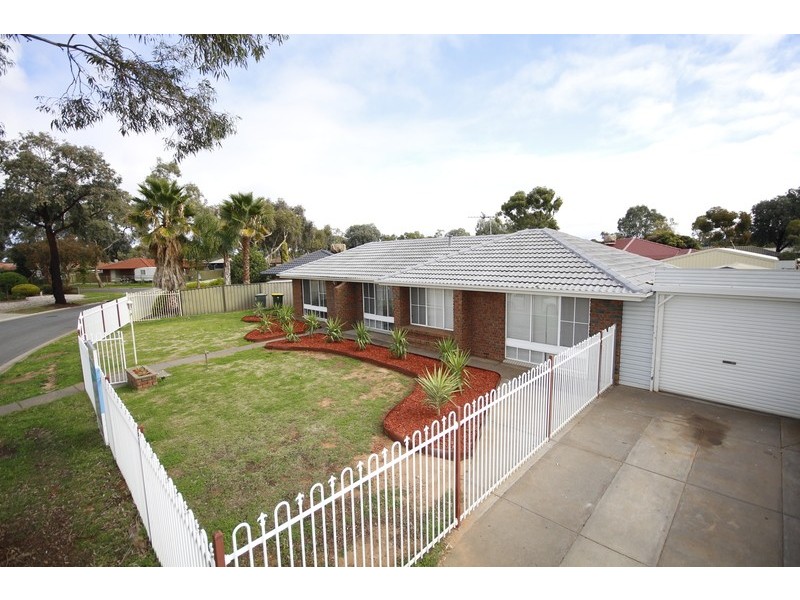 15 Mordaunt St, Parafield Gardens SA 5107