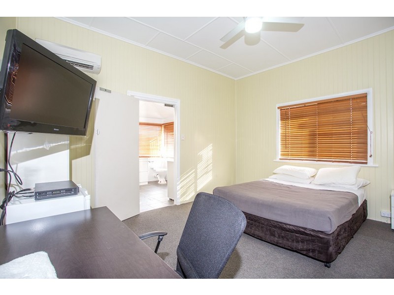 94 Broad St, Sarina QLD 4737