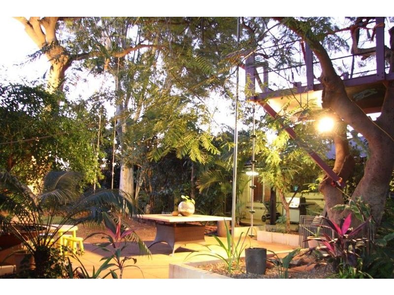 8 Stirling Crescent, Dampier WA 6713