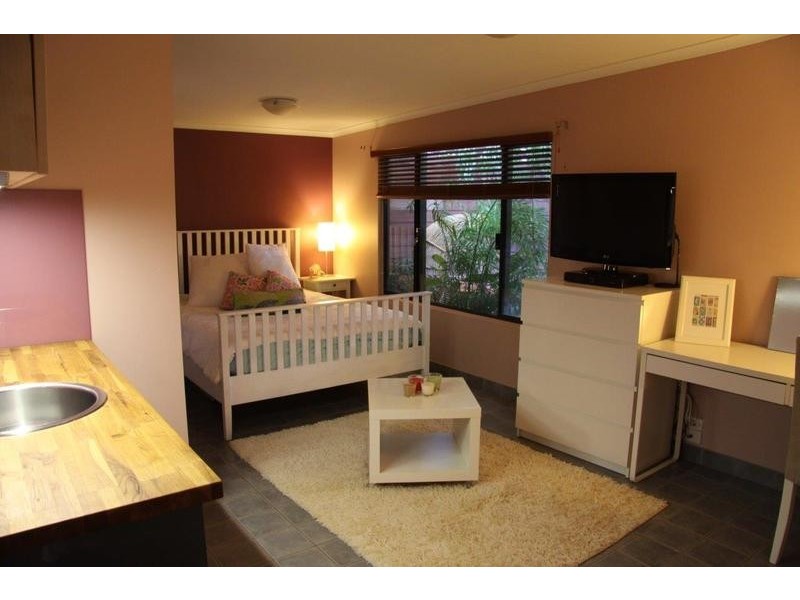 8 Stirling Crescent, Dampier WA 6713