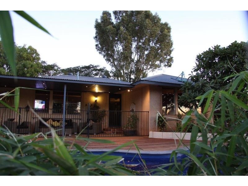 8 Stirling Crescent, Dampier WA 6713