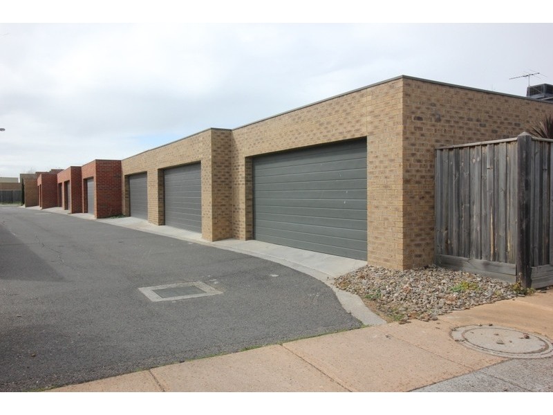 19 Swamphen Drive, Williams Landing VIC 3027
