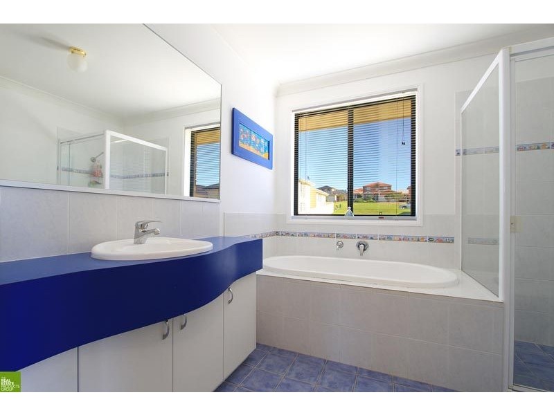 10  Dampier Crescent, Shell Cove NSW 2529