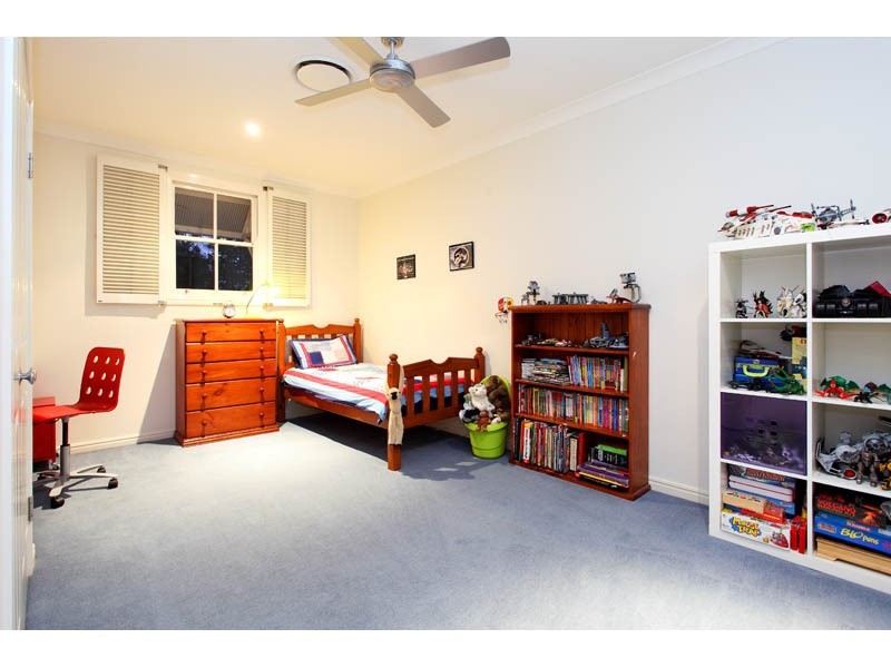 27 Mactier St, Fig Tree Pocket QLD 4069