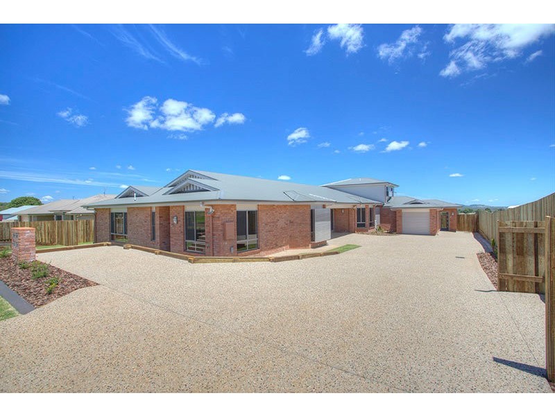 2/7 Alexander Ave, Highfields QLD 4352