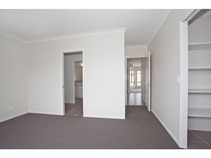 2/7 Alexander Ave, Highfields QLD 4352