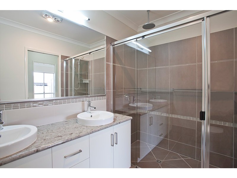 2/7 Alexander Ave, Highfields QLD 4352